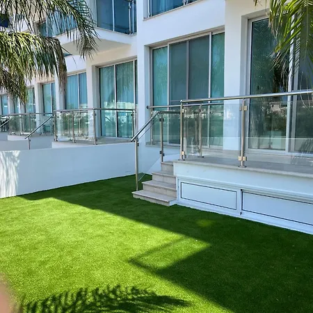 Number 10 @ Coralli פרוטאראס